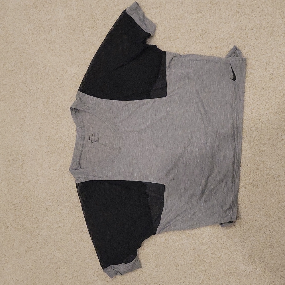 Nike Dri-Fit Short Sleeve Mesh S